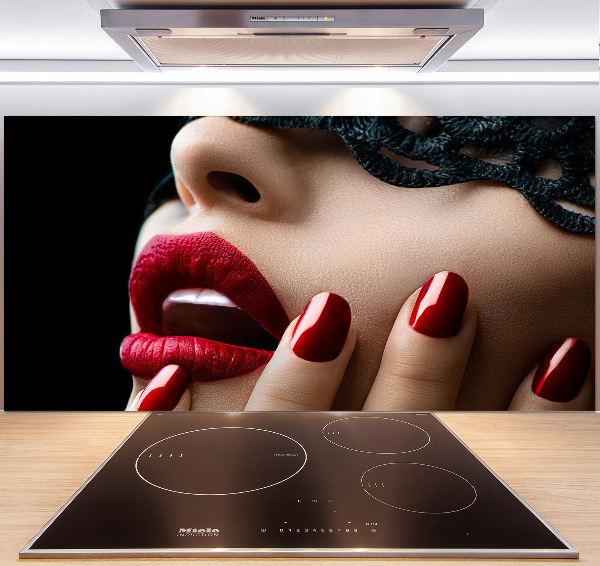 Rivestimento parete cucina con motivo a maschera di pizzo