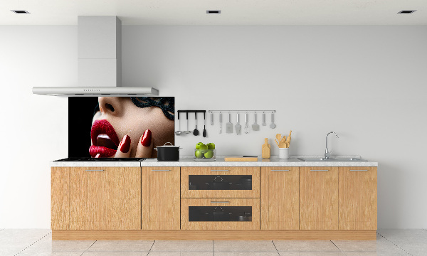 Rivestimento parete cucina con motivo a maschera di pizzo