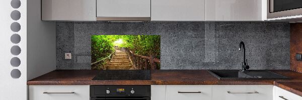 Rivestimento parete cucina con motivo scale nella foresta