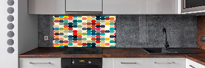 Rivestimento parete cucina con motivo geometrico come sfondo