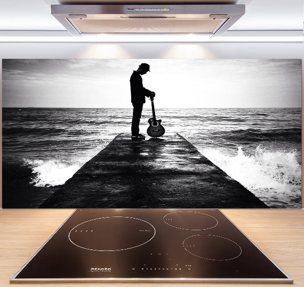 Rivestimento parete cucina con stampa raffigurante un chitarrista sul molo