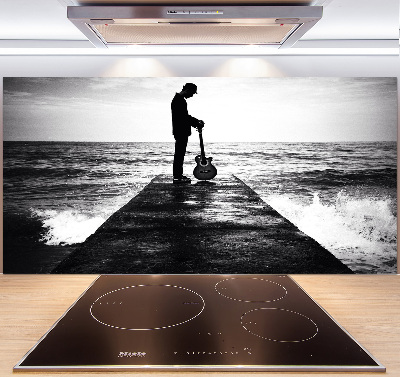 Rivestimento parete cucina con stampa raffigurante un chitarrista sul molo