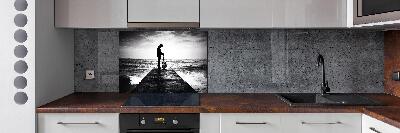 Rivestimento parete cucina con stampa raffigurante un chitarrista sul molo