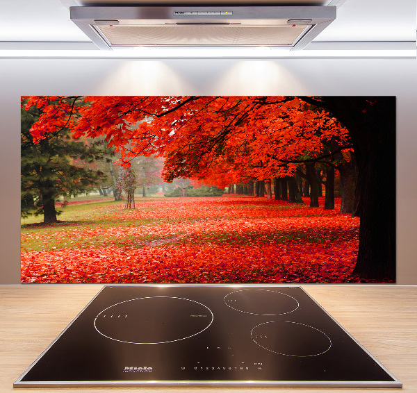 Rivestimento parete cucina con motivo di alberi in versione autunnale