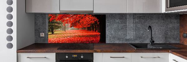Rivestimento parete cucina con motivo di alberi in versione autunnale