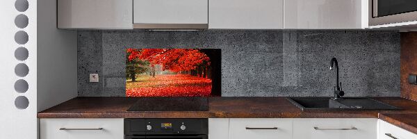 Rivestimento parete cucina con motivo di alberi in versione autunnale