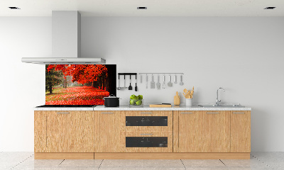 Rivestimento parete cucina con motivo di alberi in versione autunnale