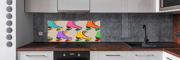 Rivestimento parete cucina con pattini a rotelle colorati