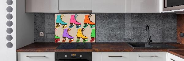 Rivestimento parete cucina con pattini a rotelle colorati