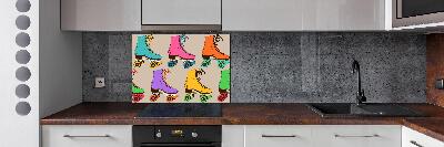 Rivestimento parete cucina con pattini a rotelle colorati