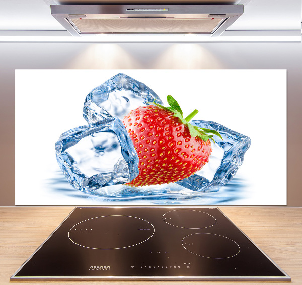 Rivestimento parete cucina con fantasia fragola su sfondo ghiacciato