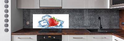 Rivestimento parete cucina con fantasia fragola su sfondo ghiacciato