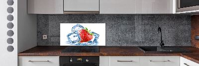Rivestimento parete cucina con fantasia fragola su sfondo ghiacciato