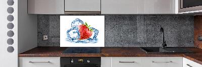 Rivestimento parete cucina con fantasia fragola su sfondo ghiacciato