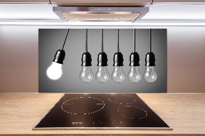 Rivestimento parete cucina con sei lampadine