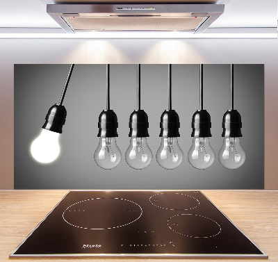 Rivestimento parete cucina con sei lampadine