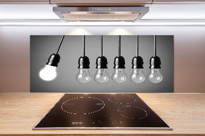 Rivestimento parete cucina con sei lampadine