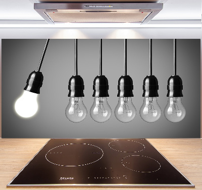 Rivestimento parete cucina con sei lampadine