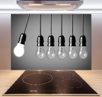 Rivestimento parete cucina con sei lampadine