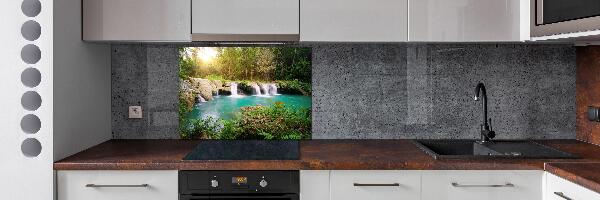 Pannello retrocucina con motivo a cascata nella foresta