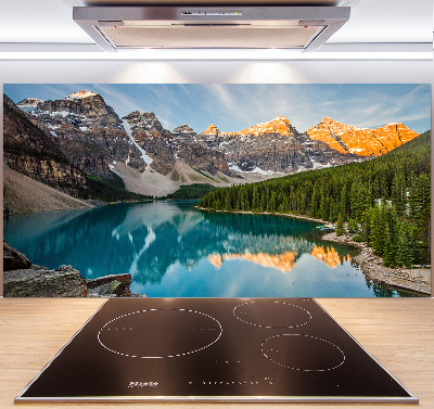 Rivestimento parete cucina con decorazione raffigurante un lago tra le montagne