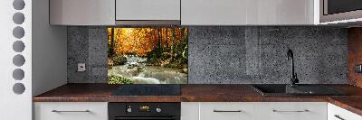Rivestimento parete cucina con motivo 'Cascata nella foresta'