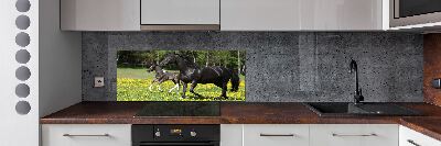 Pannello retrocucina con decorazione raffigurante una giumenta con il puledro