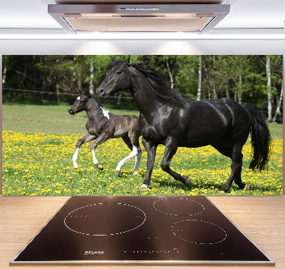 Pannello retrocucina con decorazione raffigurante una giumenta con il puledro