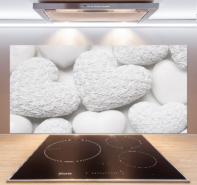 Rivestimento parete cucina con motivo a cuori bianchi