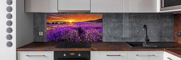 Rivestimento parete cucina con motivo a campo di lavanda