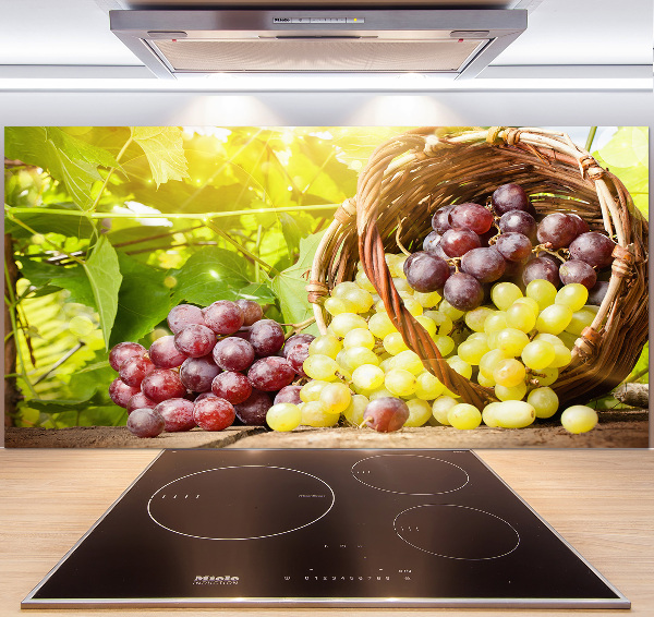 Pannello retrocucina con motivo di uva in un cesto