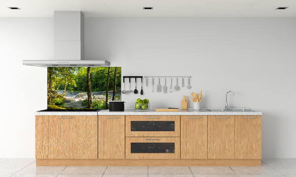 Pannello retrocucina con stampa del fiume nella foresta