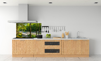 Pannello retrocucina con stampa del fiume nella foresta