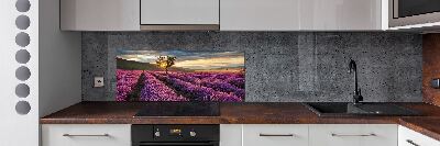 Rivestimento parete cucina con motivo a campo di lavanda
