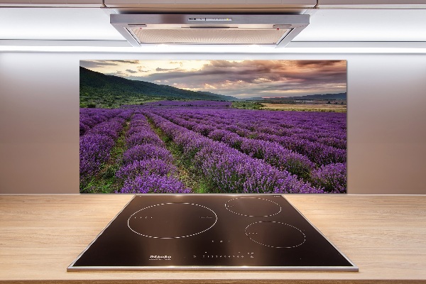 Rivestimento parete cucina con motivo a campo di lavanda