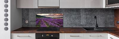 Rivestimento parete cucina con motivo a campo di lavanda