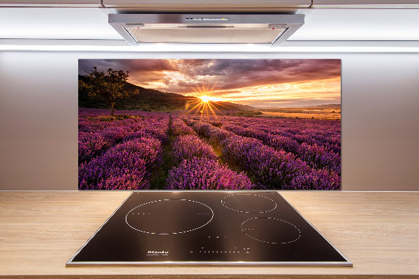 Rivestimento parete cucina con motivo a campo di lavanda