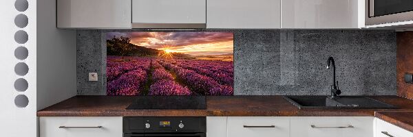 Rivestimento parete cucina con motivo a campo di lavanda