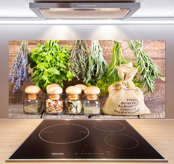 Pannello retrocucina con motivo di erbe aromatiche su un filo