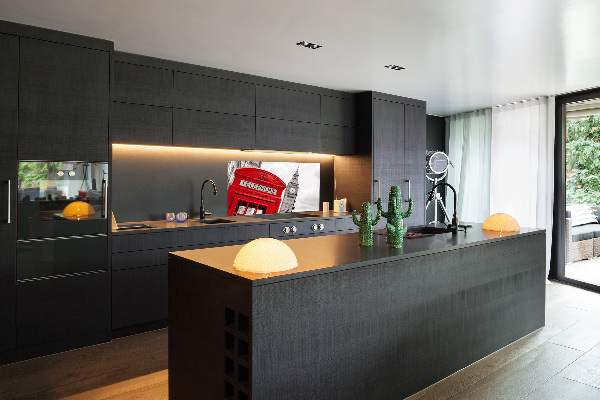 Rivestimento parete cucina con motivo telefono pubblico