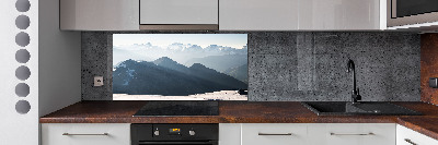 Rivestimento parete cucina con decorazione a motivo di cime montuose