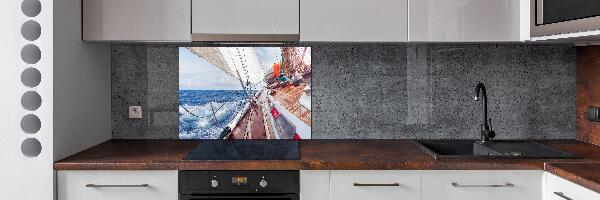 Pannello retrocucina con motivo di una barca a vela in mare