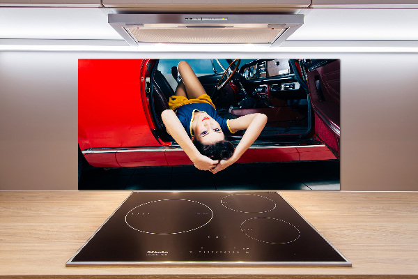 Pannello paraschizzi cucina con stampa raffigurante una donna in macchina