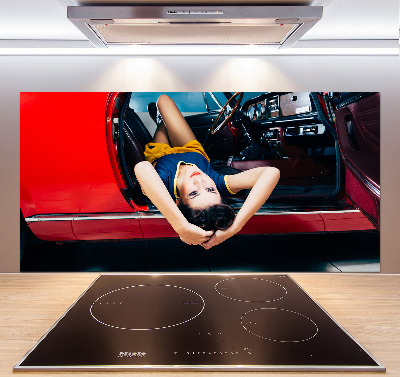 Pannello paraschizzi cucina con stampa raffigurante una donna in macchina