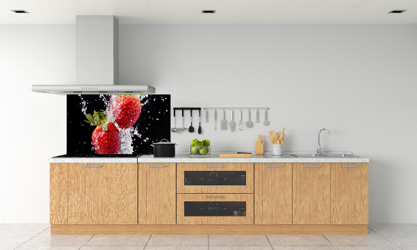 Pannello retrocucina con decorazione a fragole e motivo acqua