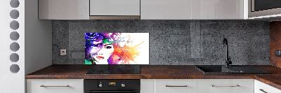 Rivestimento parete cucina con ritratto di una donna