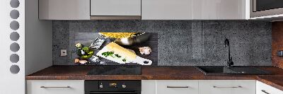 Rivestimento parete cucina con pasta all'aglio