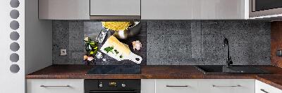 Rivestimento parete cucina con pasta all'aglio