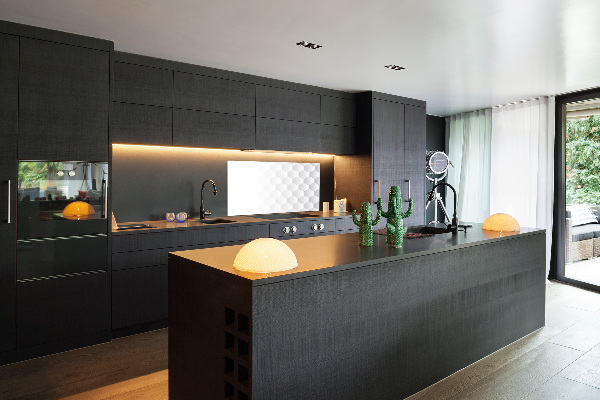 Rivestimento parete cucina con motivo a sfondo esagonale