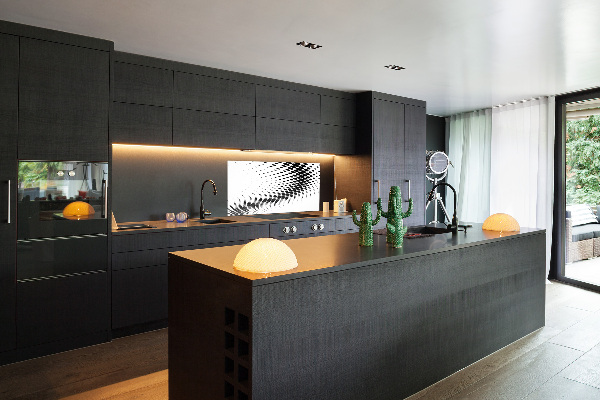 Rivestimento parete cucina con motivo grafico geometrico come sfondo